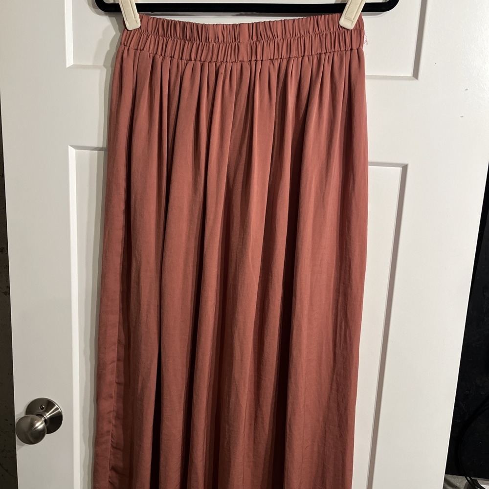 forever 21 contemporary Women's Long Skirt Elastic Waist Terracotta Medium